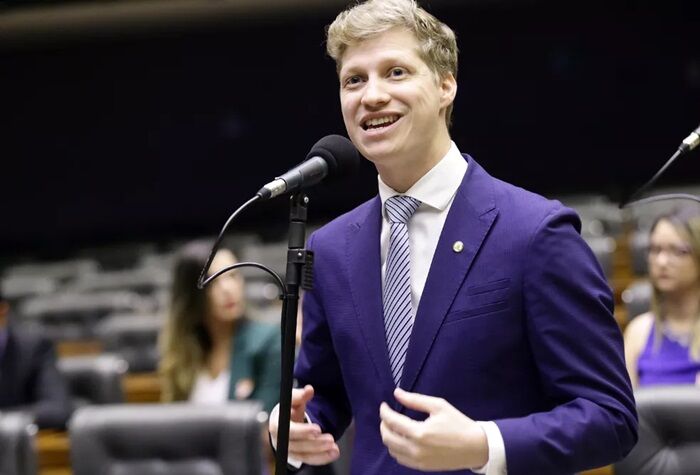 "PAPAI LULA, NOS SALVE" - Deputado Marcel van Hattem ironiza ministros do STF após ameaça de sanções dos EUA